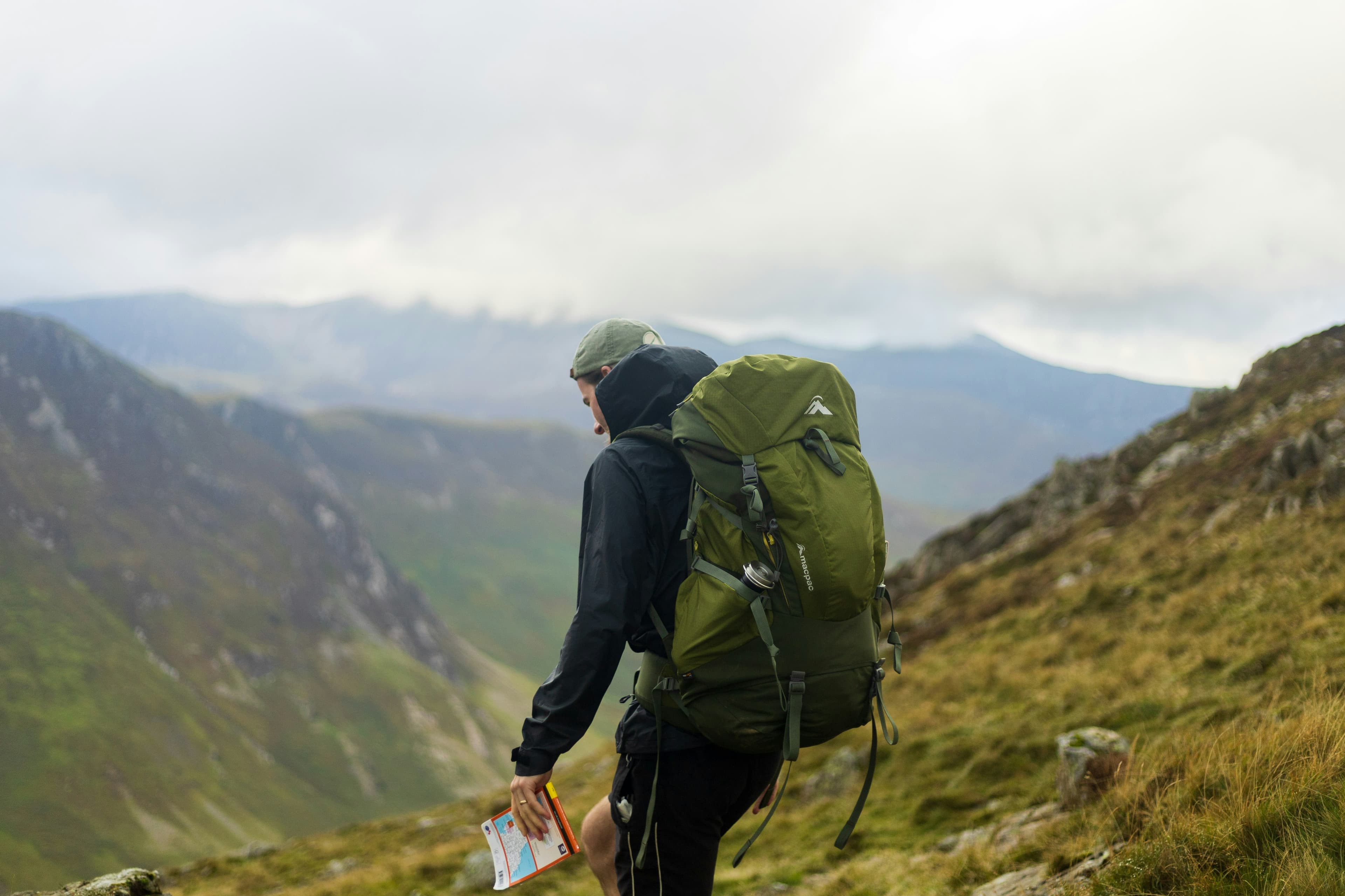 sac à dos randonnée posé en montagne